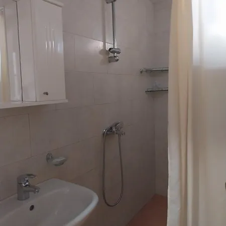 Aura Family Hotel 2*